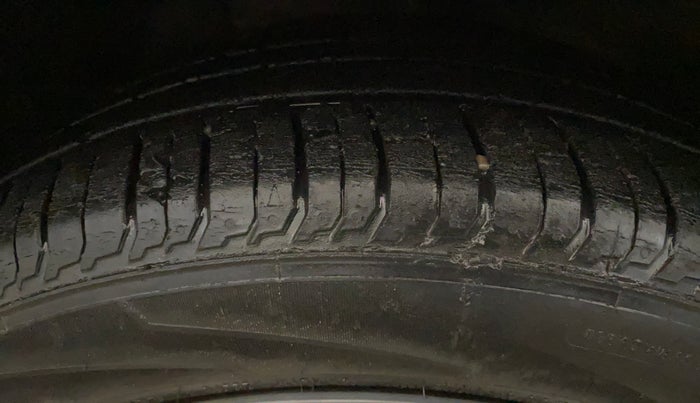 2021 Hyundai NEW I20 SPORTZ 1.2 AT, Petrol, Automatic, 23,673 km, Left Front Tyre Tread