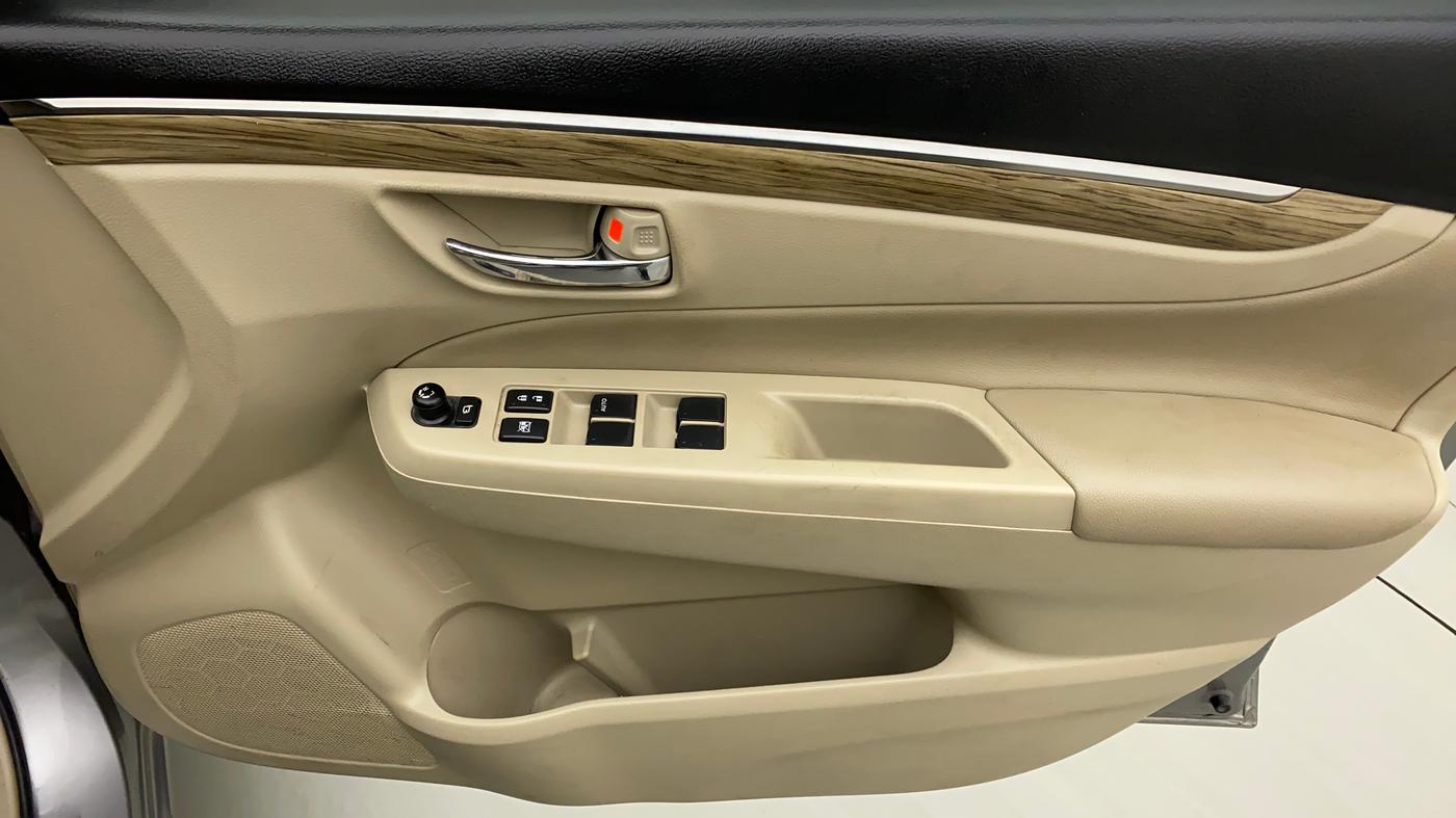 2019 Maruti Ciaz ALPHA  AT 1.5 SHVS PETROL, Petrol, Automatic, 58,833 km, Driver Side Door Panels Control