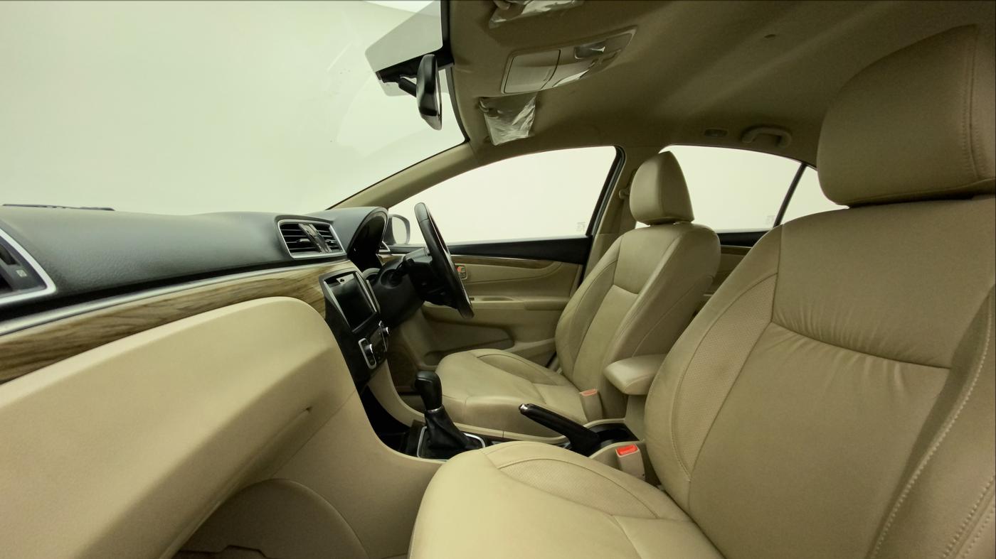 2019 Maruti Ciaz ALPHA  AT 1.5 SHVS PETROL, Petrol, Automatic, 58,833 km, Right Side Front Door Cabin
