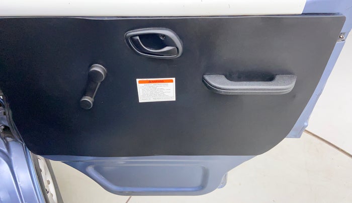 2018 Maruti Eeco 5 STR CNG WITH AC PLUSHTR, CNG, Manual, 55,326 km, Driver Side Door Panels Controls