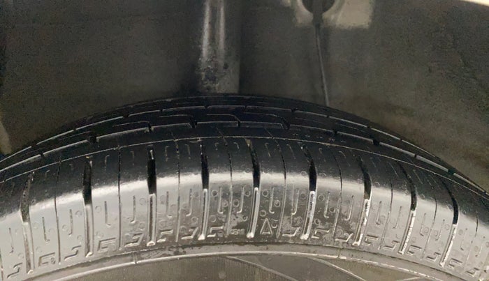 2021 Hyundai AURA S 1.2 CNG, CNG, Manual, 1,02,902 km, Right Rear Tyre Tread