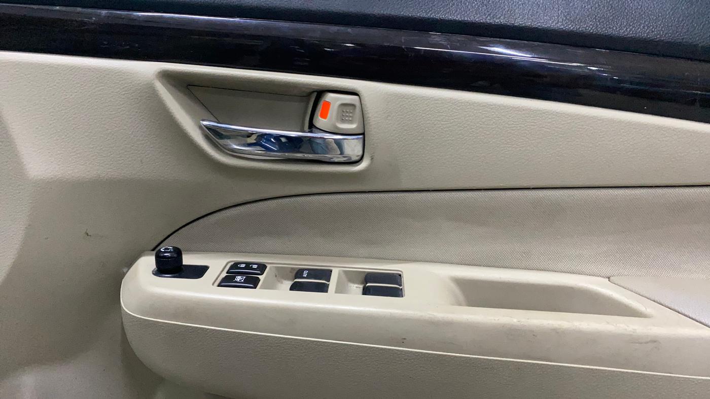 2018 Maruti Ciaz DELTA DIESEL 1.3, Diesel, Manual, 27,627 km, Driver Side Door Panels Control