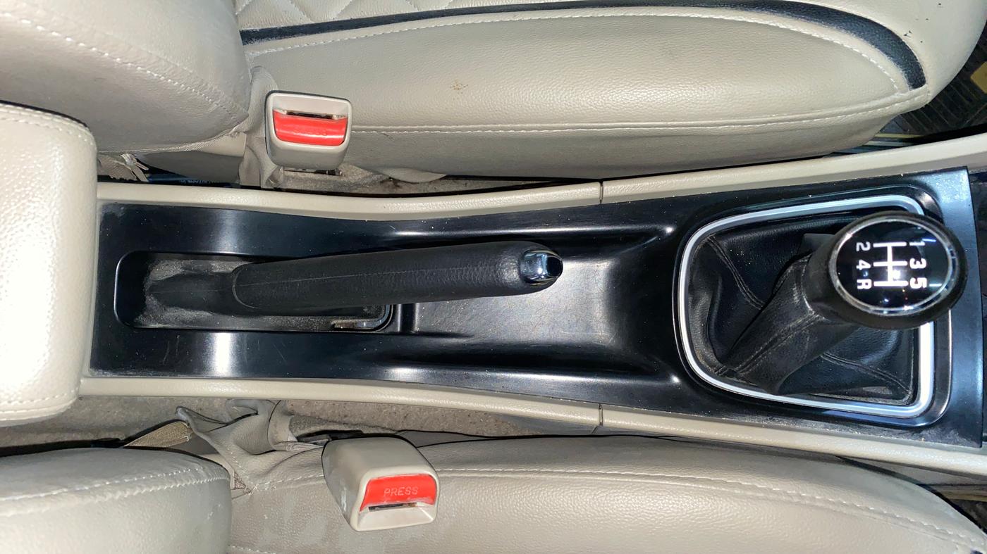 2018 Maruti Ciaz DELTA DIESEL 1.3, Diesel, Manual, 27,627 km, Gear Lever
