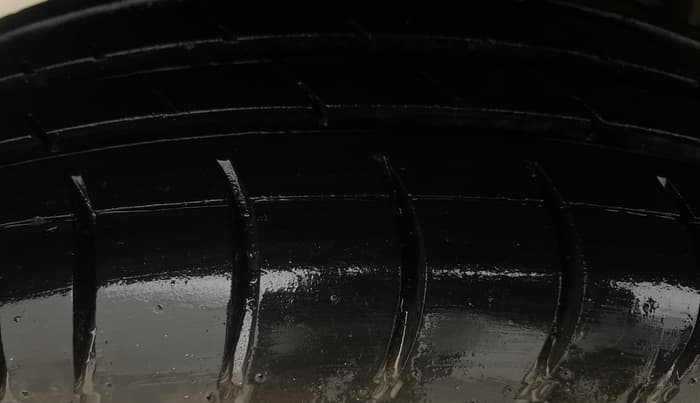 2017 Renault Kwid CLIMBER 1.0 AMT, Petrol, Automatic, 61,573 km, Right Rear Tyre Tread