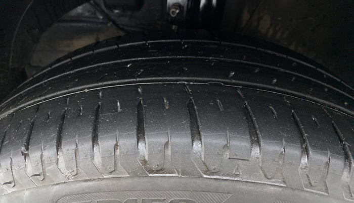2016 Maruti Baleno ZETA 1.2 K12, Petrol, Manual, 72,318 km, Left Front Tyre Tread