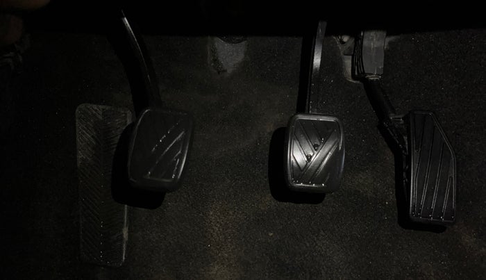 2016 Maruti Baleno ALPHA PETROL 1.2, Petrol, Manual, 65,227 km, Pedals