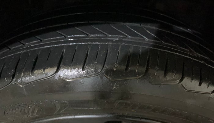 2016 Maruti Baleno ALPHA PETROL 1.2, Petrol, Manual, 65,227 km, Right Front Tyre Tread