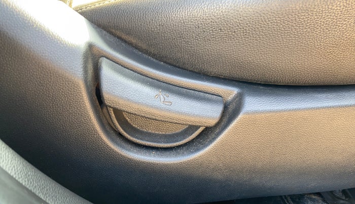 2016 Hyundai Grand i10 MAGNA 1.2 KAPPA VTVT, Petrol, Manual, 46,041 km, Driver Side Adjustment Panel