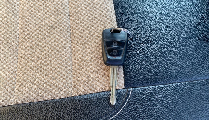 2016 Hyundai Grand i10 MAGNA 1.2 KAPPA VTVT, Petrol, Manual, 46,041 km, Key Close Up