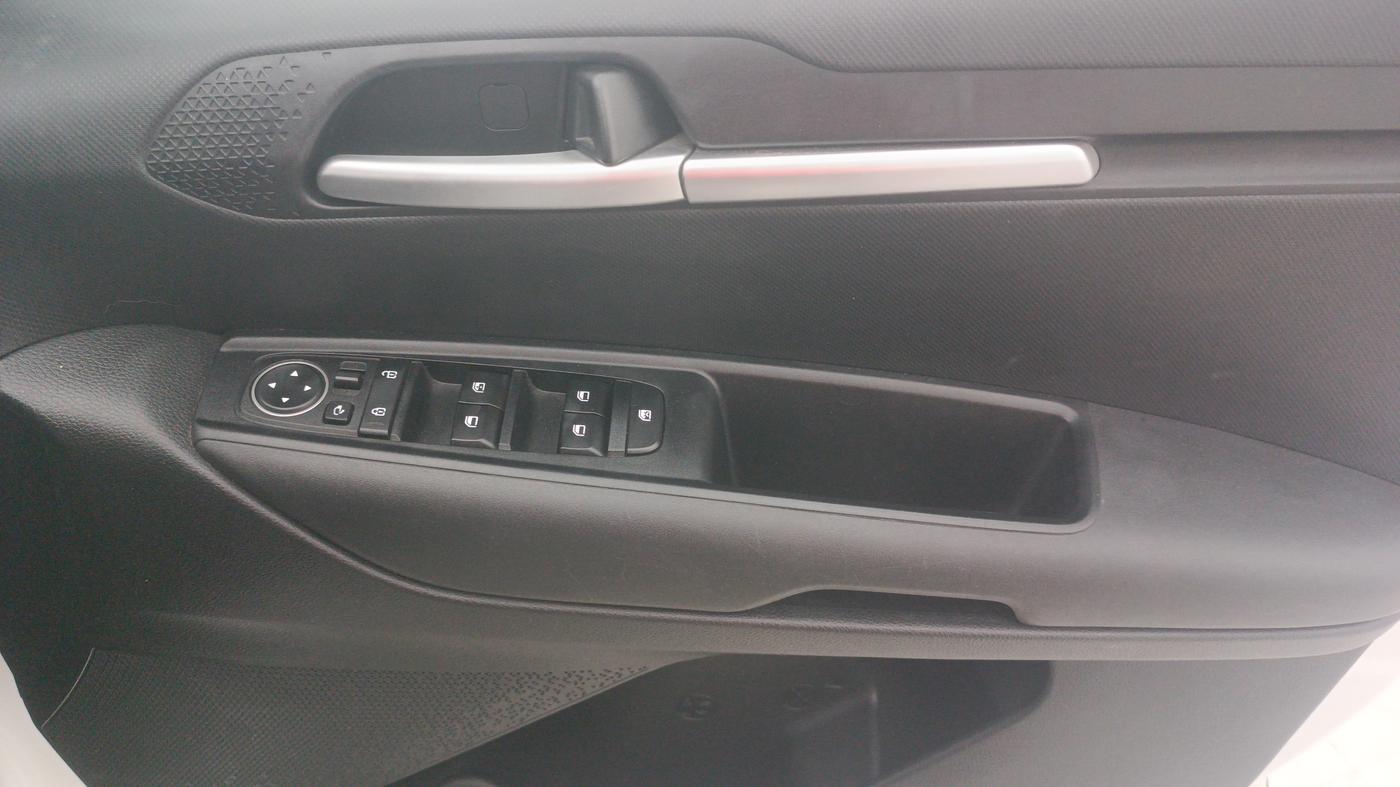 2021 KIA SONET HTK PLUS 1.2, Petrol, Manual, 37,870 km, Driver Side Door Panels Control