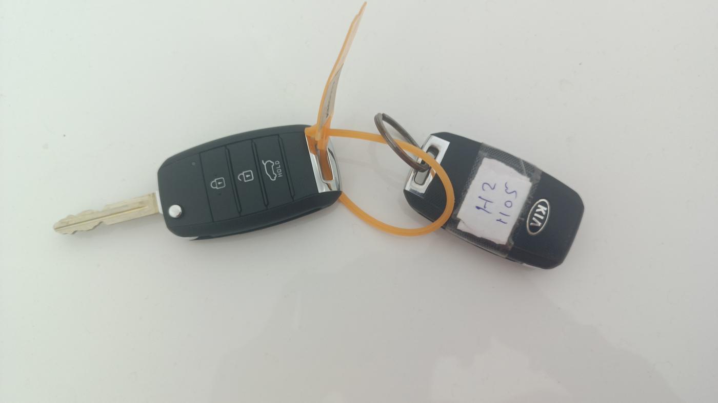 2021 KIA SONET HTK PLUS 1.2, Petrol, Manual, 37,870 km, Key Close Up