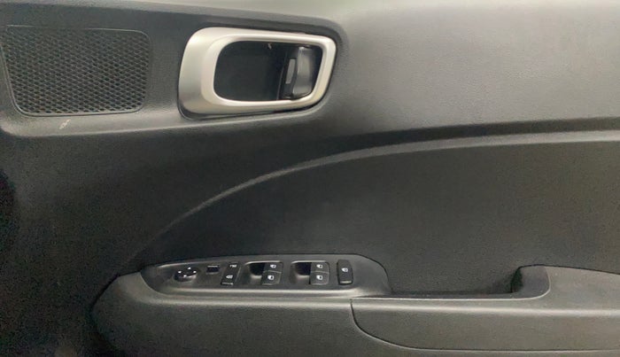 2021 Hyundai VENUE S 1.2, Petrol, Manual, 22,857 km, Driver Side Door Panels Control