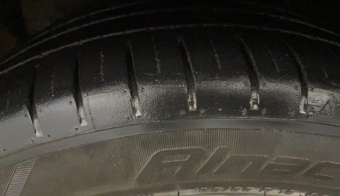 2019 Ford Figo Aspire TITANIUM 1.2 PETROL, Petrol, Manual, 65,115 km, Left Front Tyre Tread