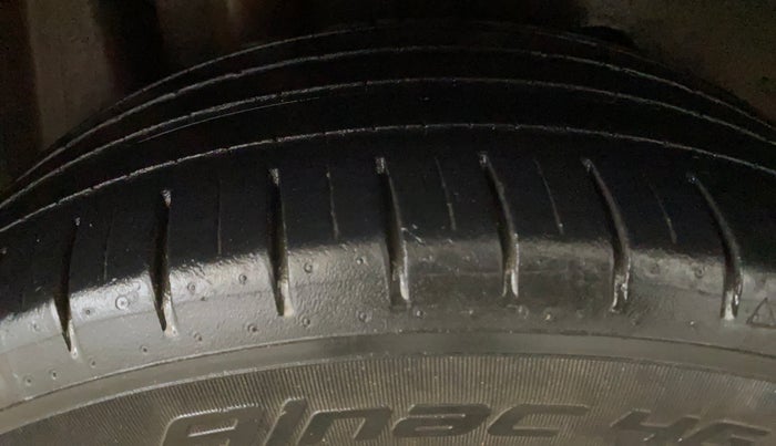 2019 Ford Figo Aspire TITANIUM 1.2 PETROL, Petrol, Manual, 65,115 km, Right Rear Tyre Tread