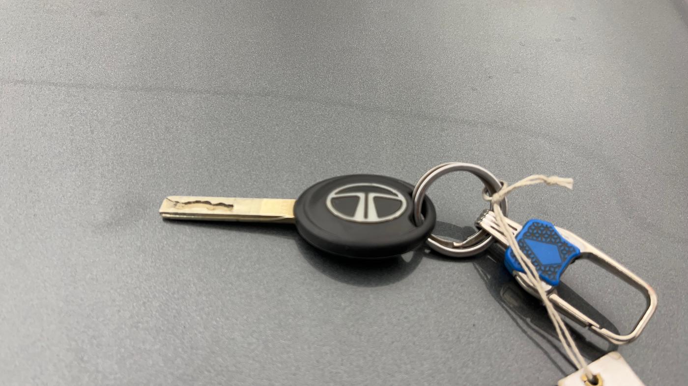 2023 Tata PUNCH PURE MT, Petrol, Manual, 69,649 km, Key Close Up