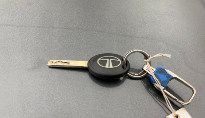 2023 Tata PUNCH PURE MT, Petrol, Manual, 69,618 km, Key Close Up