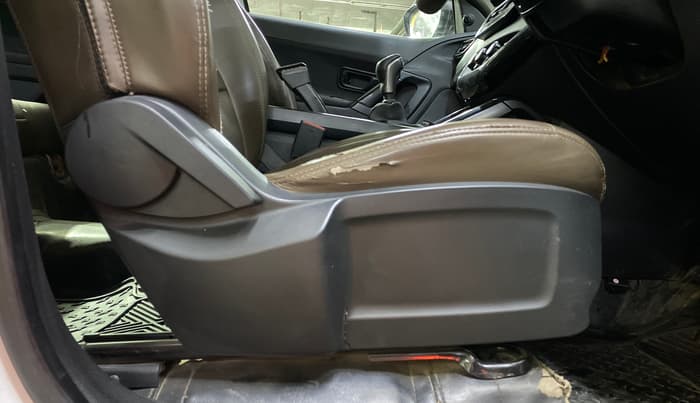 2022 Tata Harrier XE 2.0L KRYOTEC, Diesel, Manual, 72,489 km, Driver Side Adjustment Panel