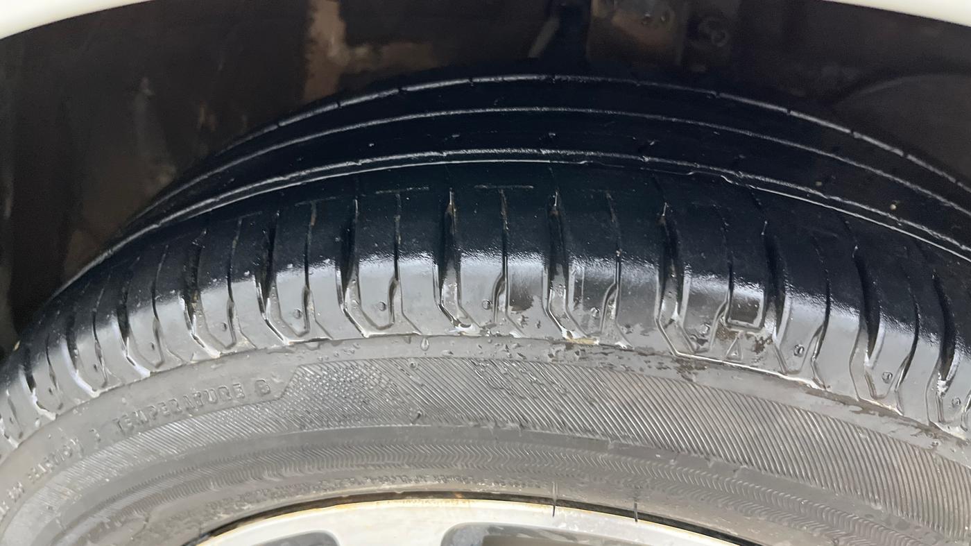 2024 Maruti Swift ZXI PLUS AMT, Petrol, Automatic, 22,202 km, Right Front Tyre Tread