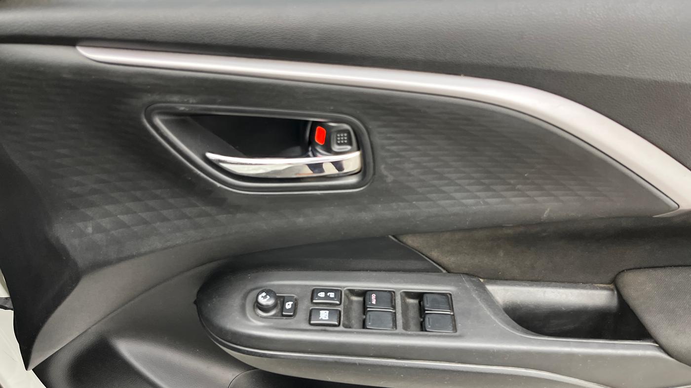 2024 Maruti Swift ZXI PLUS AMT, Petrol, Automatic, 22,202 km, Driver Side Door Panels Control