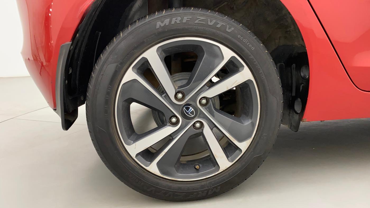 2020 Tata ALTROZ XZ PETROL, Petrol, Manual, 35,695 km, Right Rear Wheel