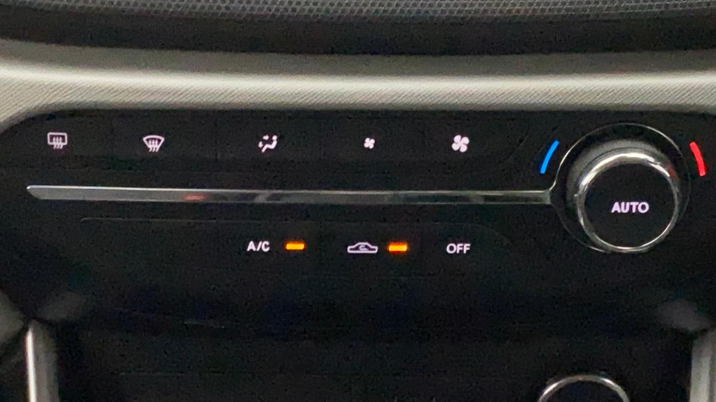 2020 Tata ALTROZ XZ PETROL, Petrol, Manual, 35,695 km, Automatic Climate Control