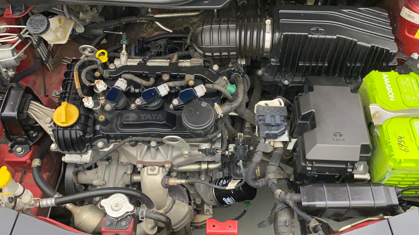 2020 Tata ALTROZ XZ PETROL, Petrol, Manual, 35,695 km, Open Bonet