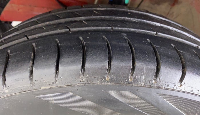 2018 Maruti Swift VXI AMT D, Petrol, Automatic, 57,653 km, Left Front Tyre Tread