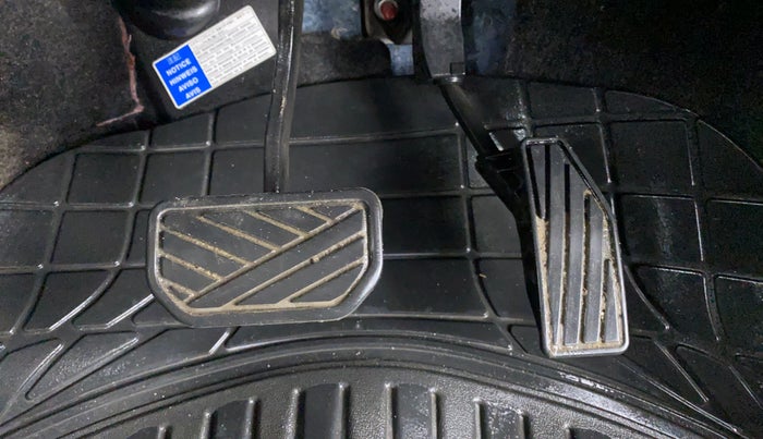 2018 Maruti Swift VXI AMT D, Petrol, Automatic, 57,653 km, Pedals