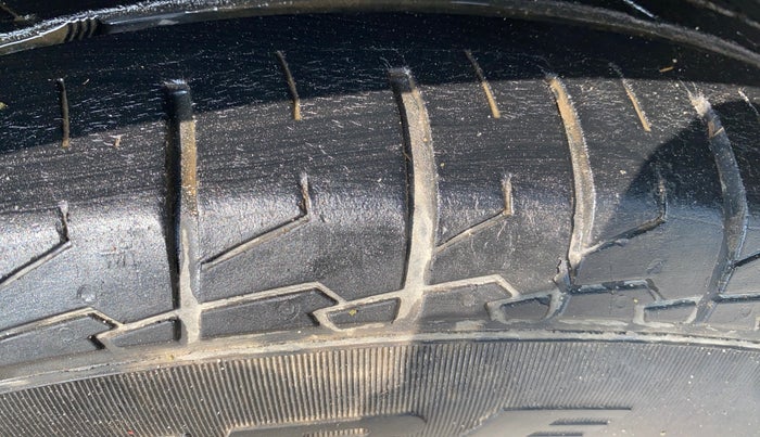 2018 Maruti S Cross ALPHA 1.3, Diesel, Manual, 63,445 km, Left Front Tyre Tread