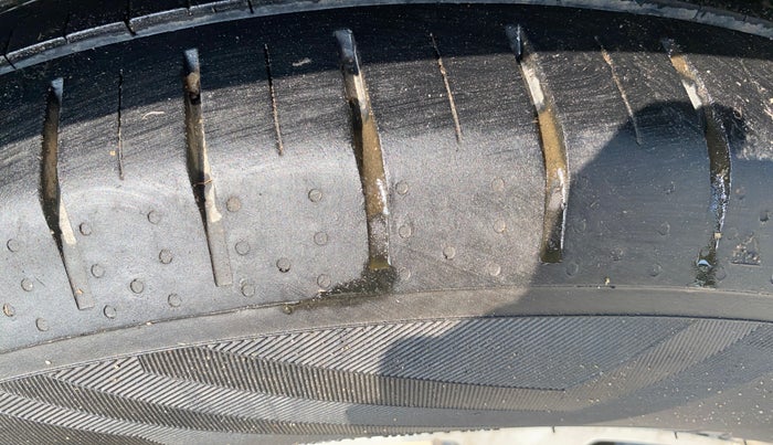 2018 Maruti S Cross ALPHA 1.3, Diesel, Manual, 63,445 km, Left Rear Tyre Tread