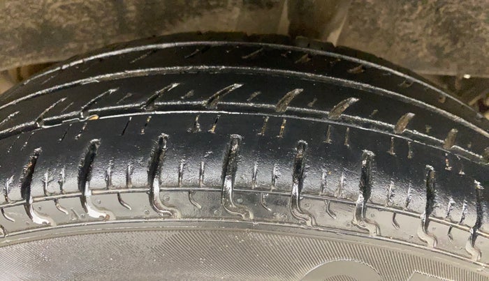 2017 Renault Kwid CLIMBER 1.0 AMT, Petrol, Automatic, 47,517 km, Left Rear Tyre Tread