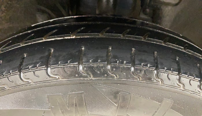 2017 Renault Kwid CLIMBER 1.0 AMT, Petrol, Automatic, 47,517 km, Right Front Tyre Tread