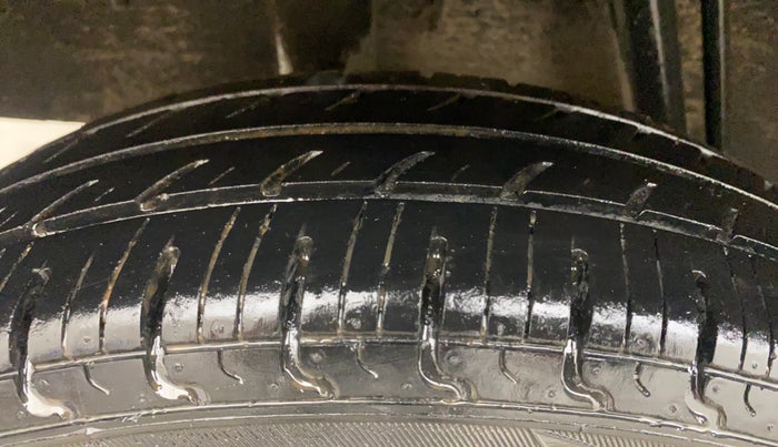 2017 Renault Kwid CLIMBER 1.0 AMT, Petrol, Automatic, 47,517 km, Right Rear Tyre Tread