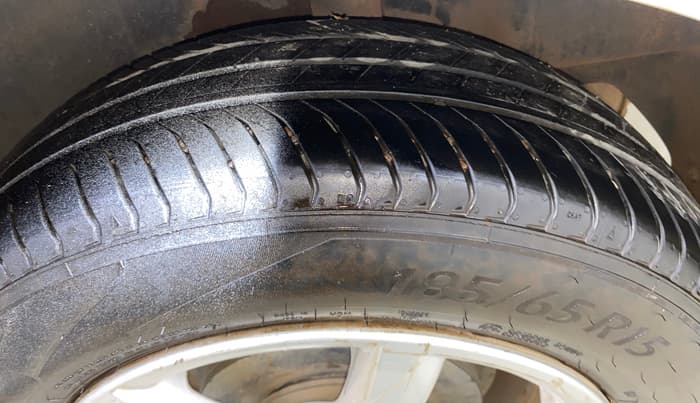 2014 Volkswagen Vento HIGHLINE PETROL AT, Petrol, Automatic, 92,803 km, Left Rear Tyre Tread