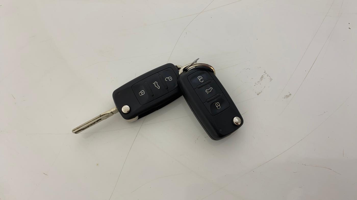 2014 Volkswagen Vento HIGHLINE PETROL AT, Petrol, Automatic, 92,803 km, Key Close Up