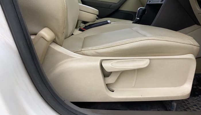 2014 Volkswagen Vento HIGHLINE PETROL AT, Petrol, Automatic, 92,803 km, Driver Side Adjustment Panel