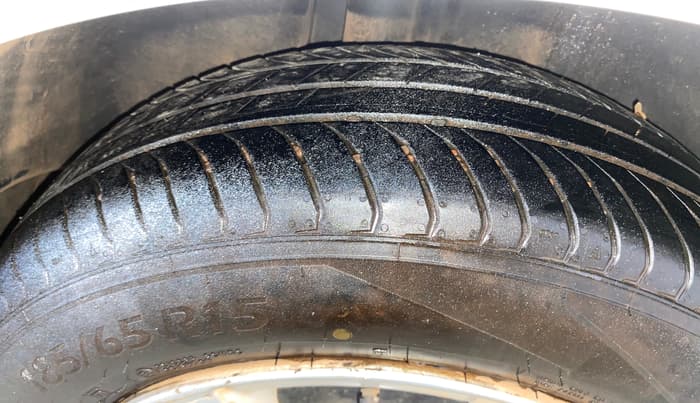 2014 Volkswagen Vento HIGHLINE PETROL AT, Petrol, Automatic, 92,803 km, Right Rear Tyre Tread
