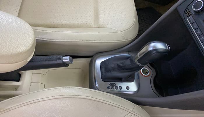 2014 Volkswagen Vento HIGHLINE PETROL AT, Petrol, Automatic, 92,803 km, Gear Lever