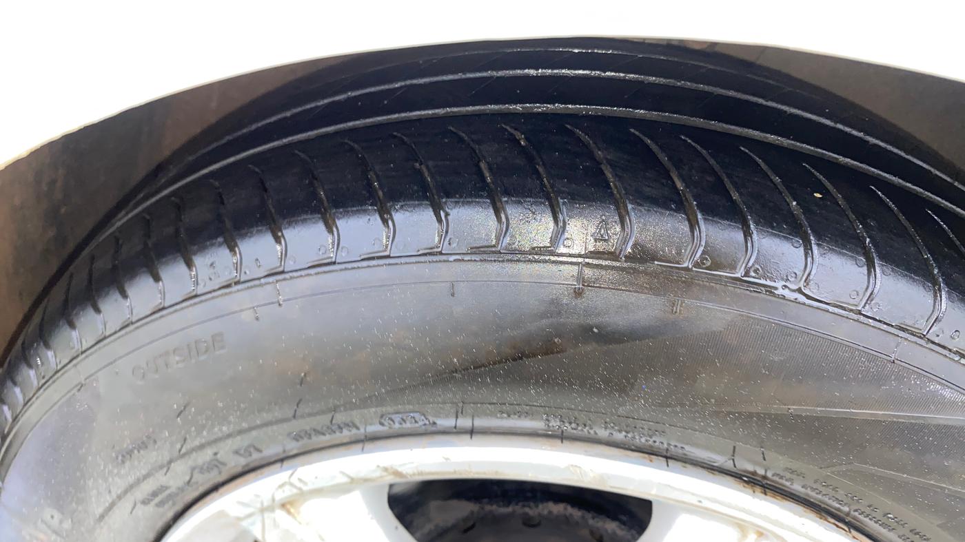 2014 Volkswagen Vento HIGHLINE PETROL AT, Petrol, Automatic, 92,803 km, Right Front Tyre Tread