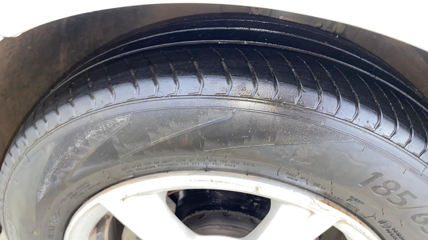 2014 Volkswagen Vento HIGHLINE PETROL AT, Petrol, Automatic, 92,803 km, Left Front Tyre Tread