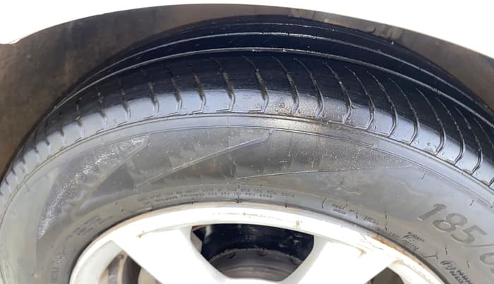 2014 Volkswagen Vento HIGHLINE PETROL AT, Petrol, Automatic, 92,803 km, Left Front Tyre Tread