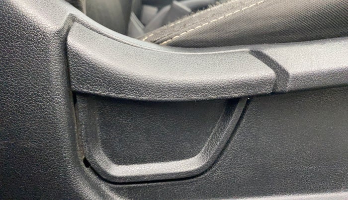 2021 Hyundai NEW I20 MAGNA 1.2 MT, Petrol, Manual, 73,888 km, Driver Side Adjustment Panel