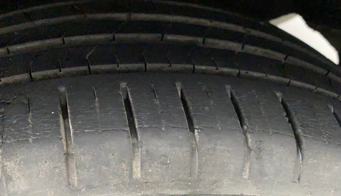 2016 Maruti Baleno ZETA PETROL 1.2, Petrol, Manual, 35,467 km, Left Rear Tyre Tread