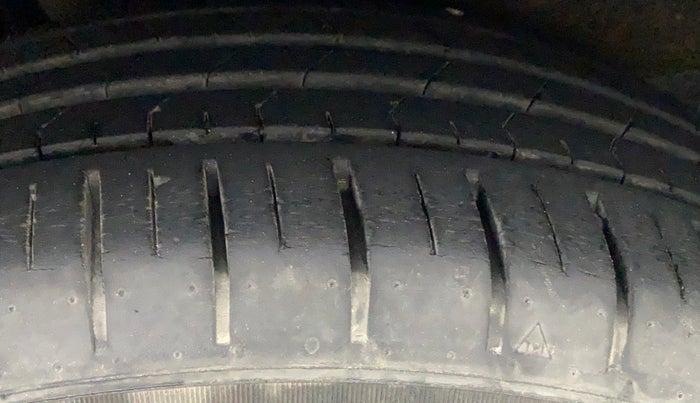 2016 Maruti Baleno ZETA PETROL 1.2, Petrol, Manual, 35,467 km, Right Rear Tyre Tread