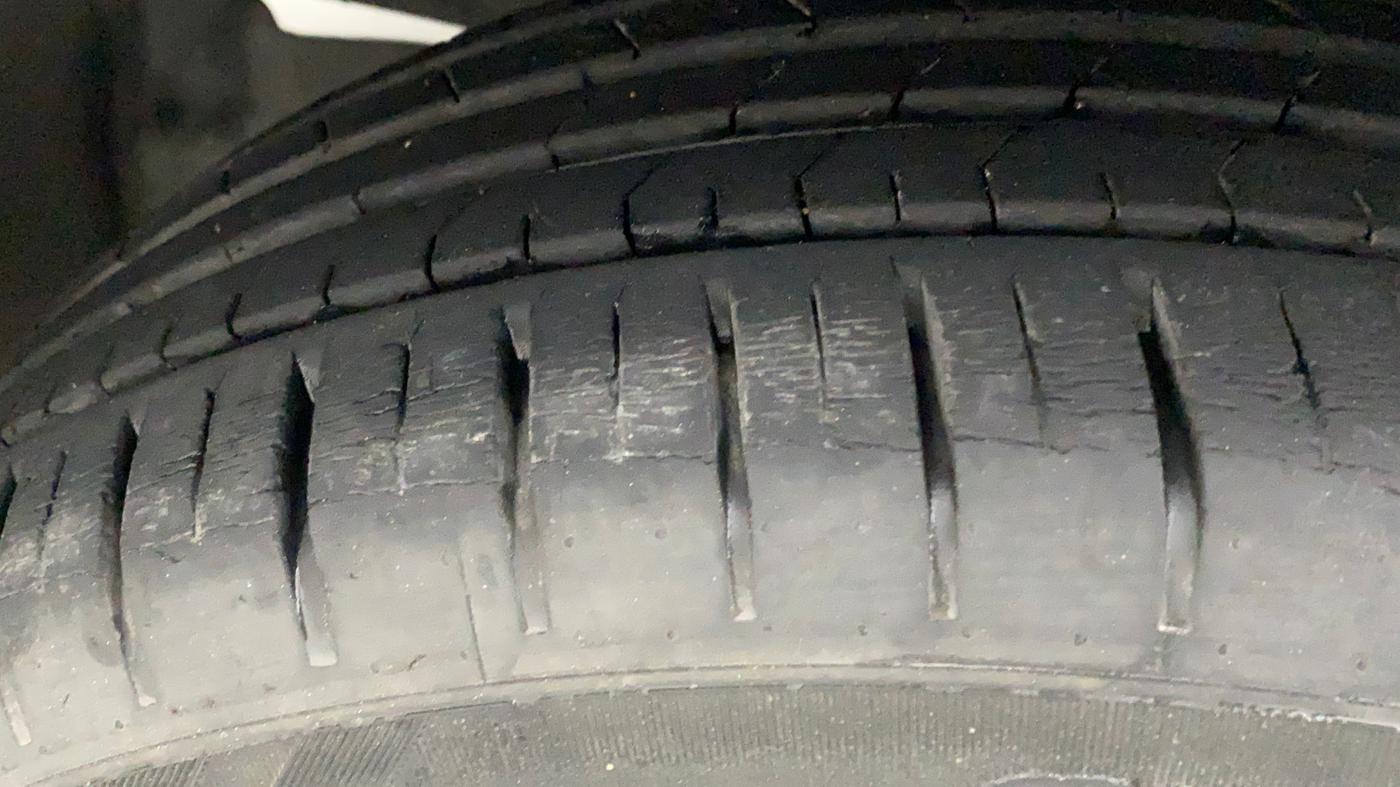 2016 Maruti Baleno ZETA PETROL 1.2, Petrol, Manual, 35,467 km, Left Front Tyre Tread