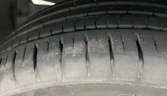 2016 Maruti Baleno ZETA PETROL 1.2, Petrol, Manual, 35,467 km, Left Front Tyre Tread