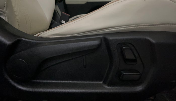 2023 Hyundai Verna SX(O) 1.5 MPI IVT , Petrol, Automatic, 37,010 km, Driver Side Adjustment Panel