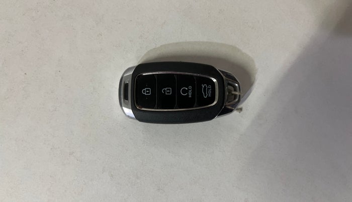 2023 Hyundai Verna SX(O) 1.5 MPI IVT , Petrol, Automatic, 37,010 km, Key Close Up