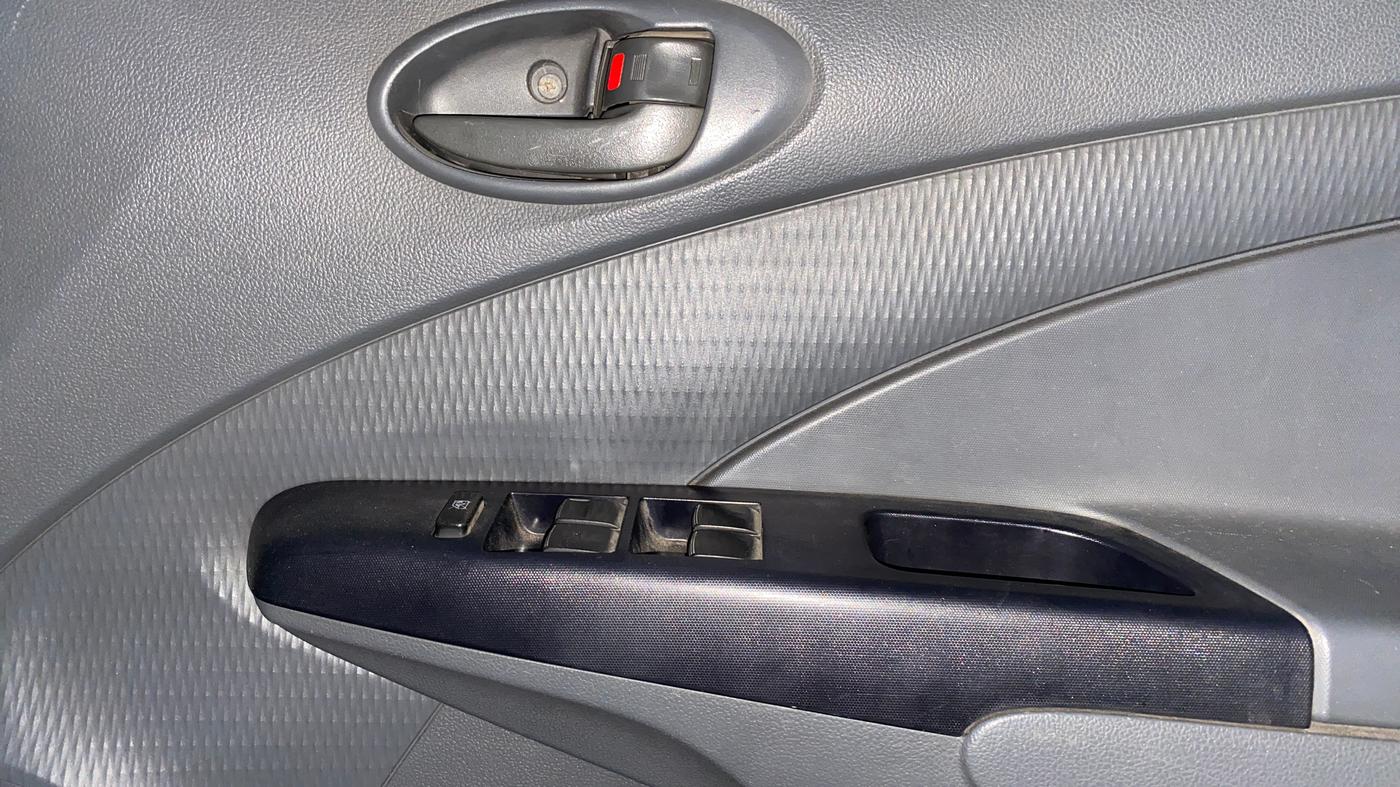 2012 Toyota Etios Liva GD, Diesel, Manual, 1,24,277 km, Driver Side Door Panels Control