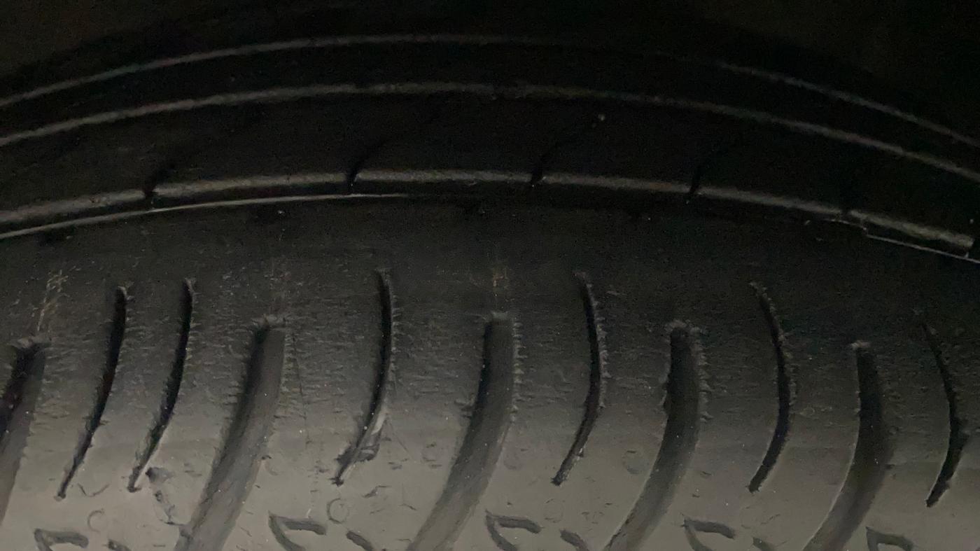 2022 Maruti XL6 ZETA AT, Petrol, Automatic, 37,084 km, Left Front Tyre Tread